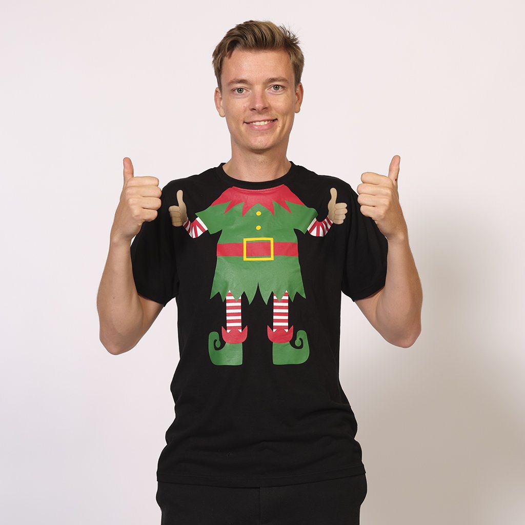 Un uomo che indossa una maglietta nera con un elfo sopra.