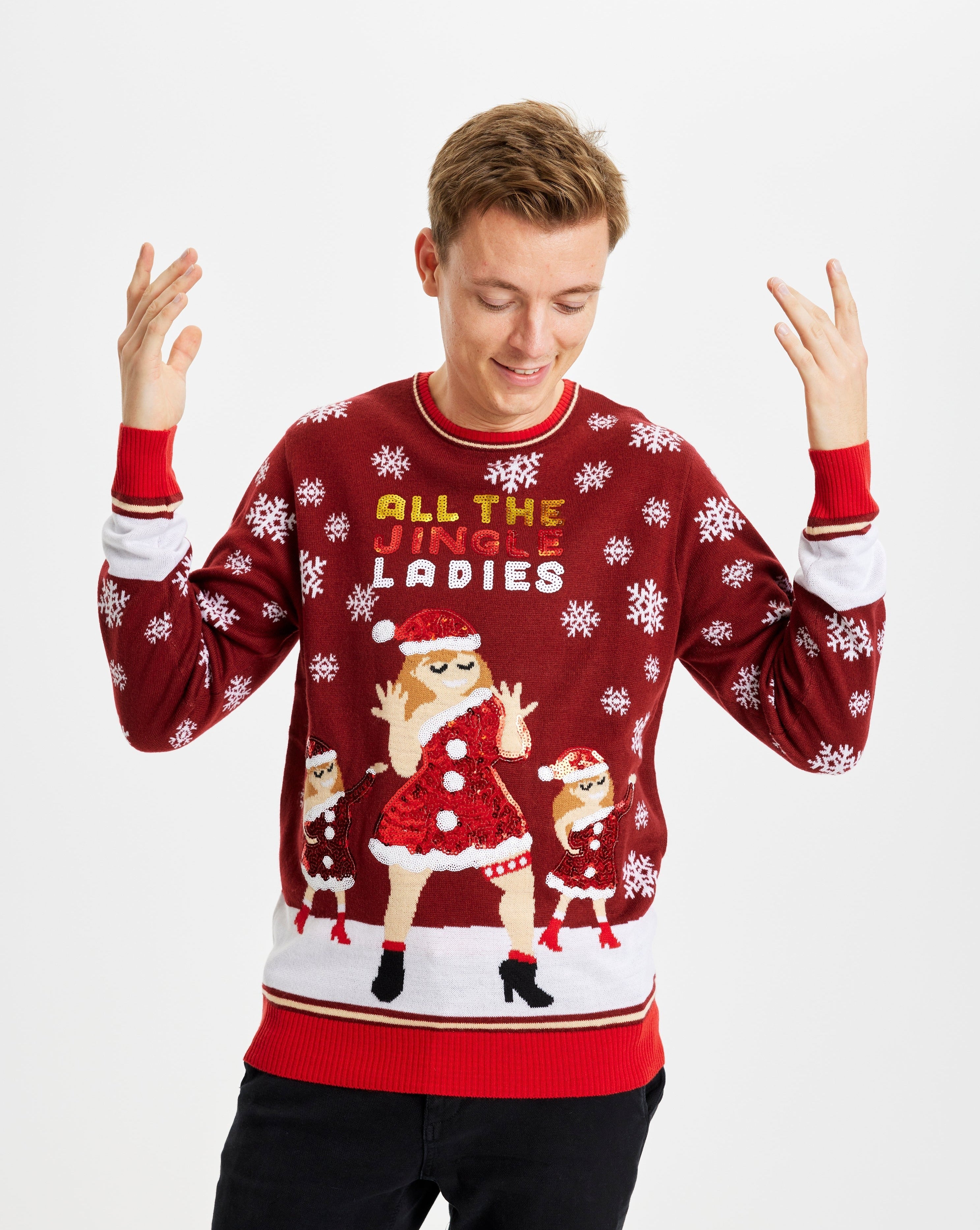 En mand iført en julesweater, hvor der står 